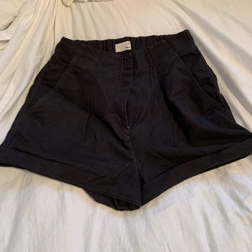 Aritzia utility shorts